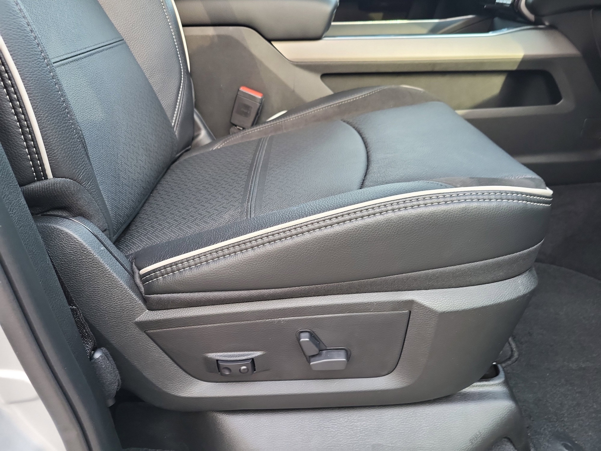 2026 RAM 2500 Laramie - Photo 21