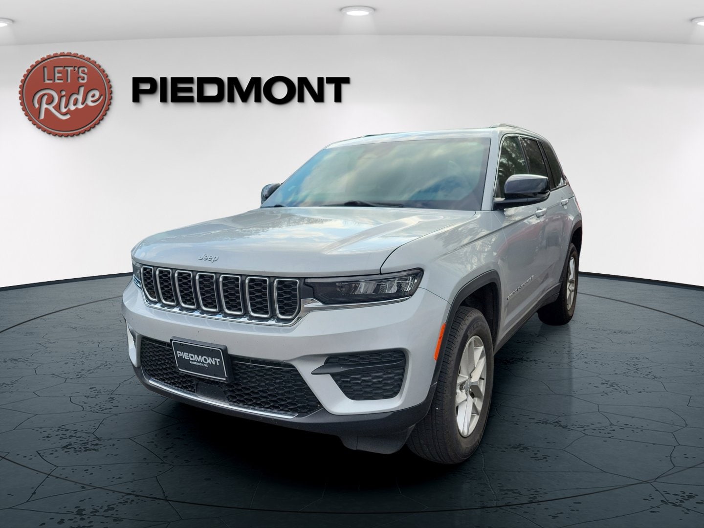 2025 Jeep Grand Cherokee Laredo's photo