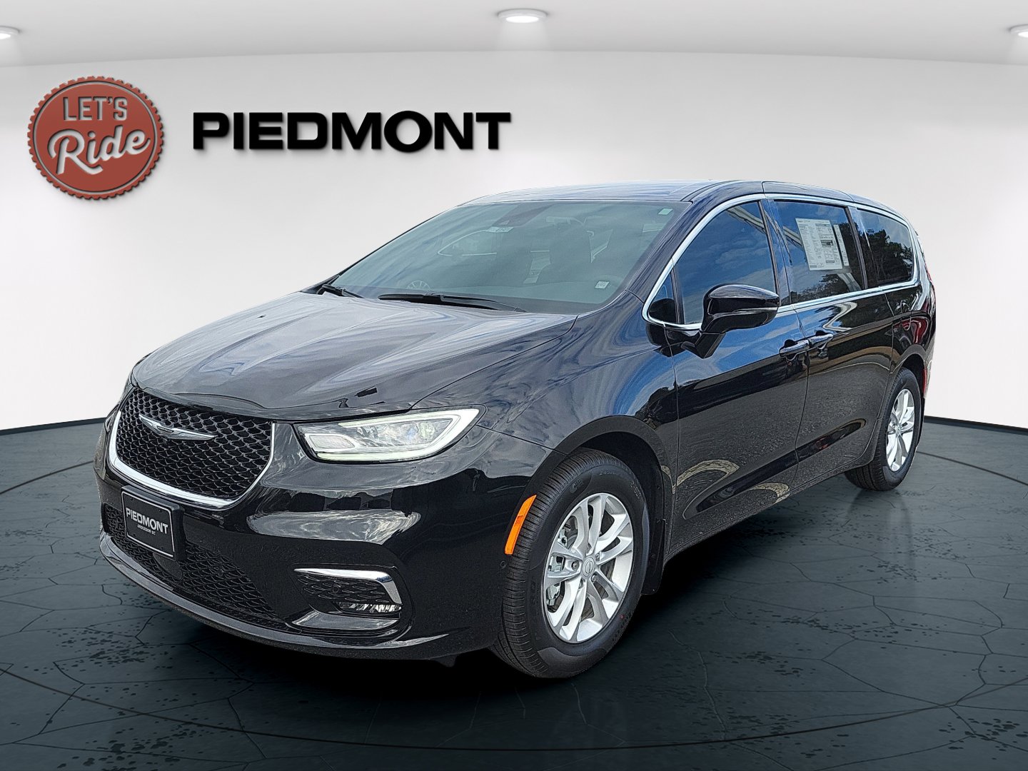 2026 Chrysler Pacifica Select's photo