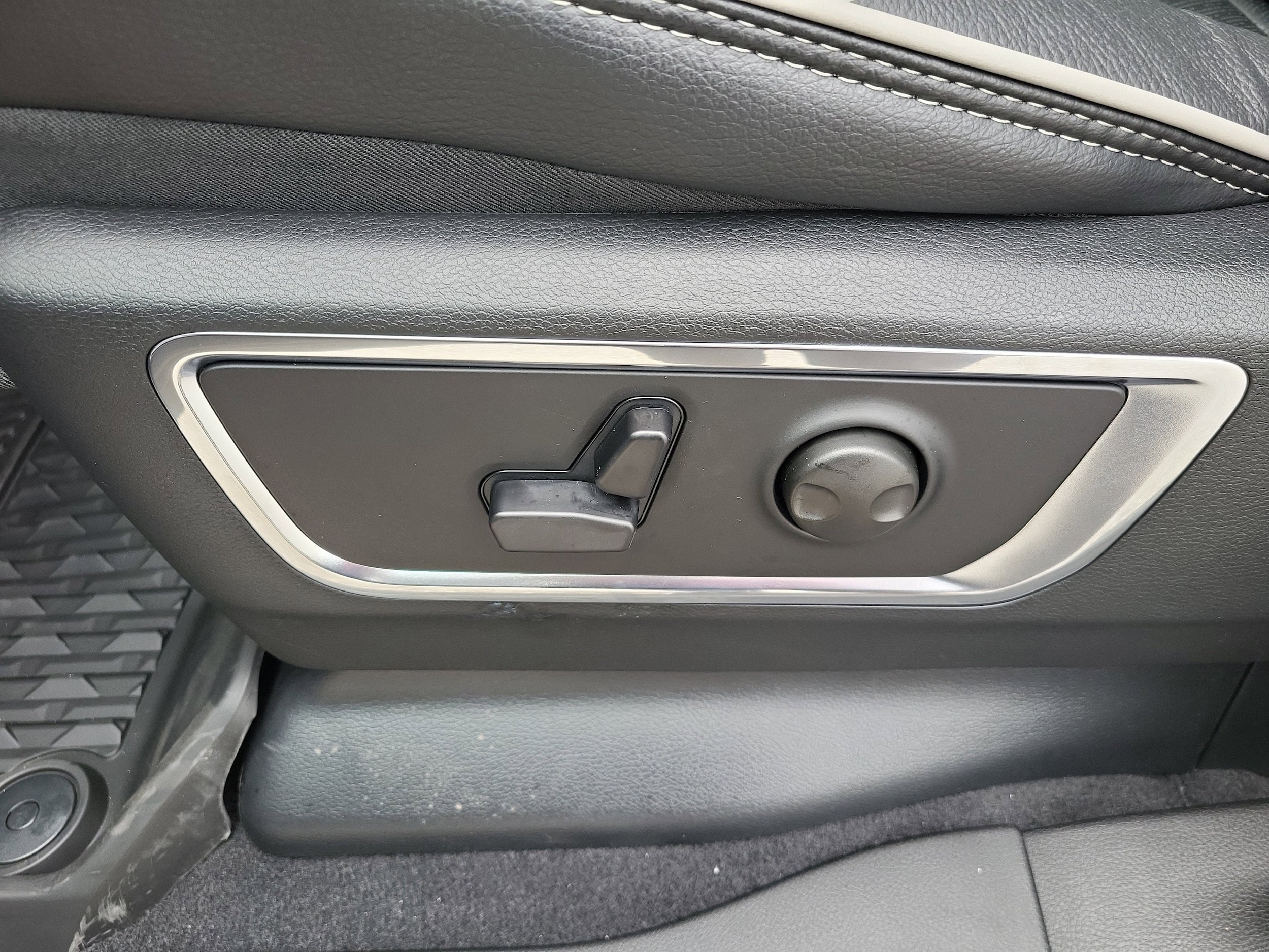 2026 RAM 1500 Laramie - Photo 18