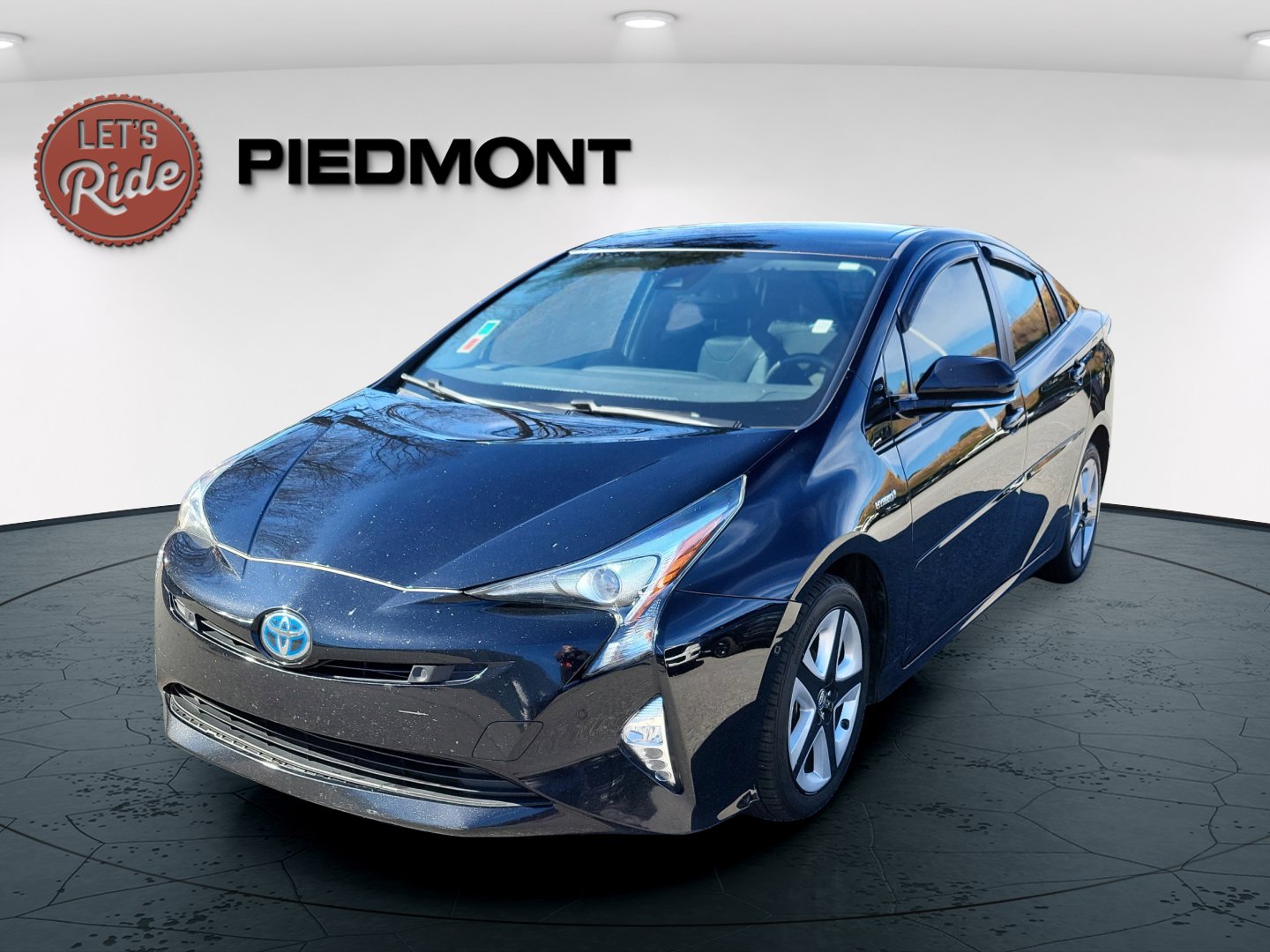 2018 Toyota Prius Base's photo