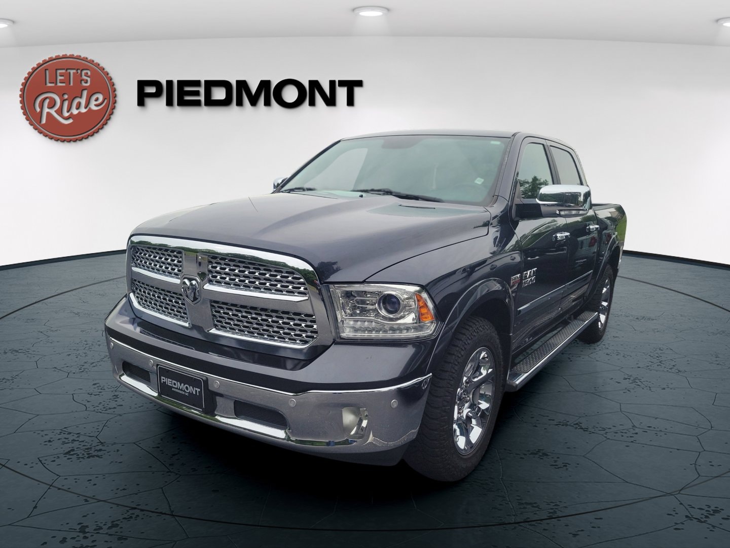 2017 RAM 1500 Laramie 4x4 Crew Cab 5'7's photo