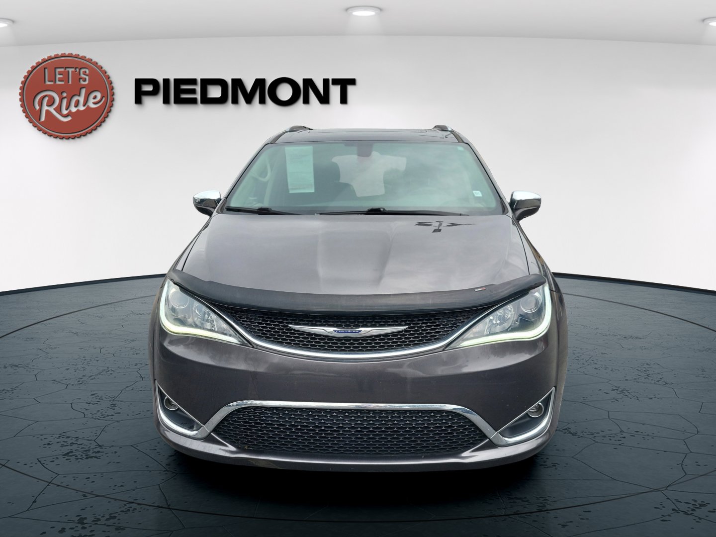 2019 Chrysler Pacifica Limited photo 2