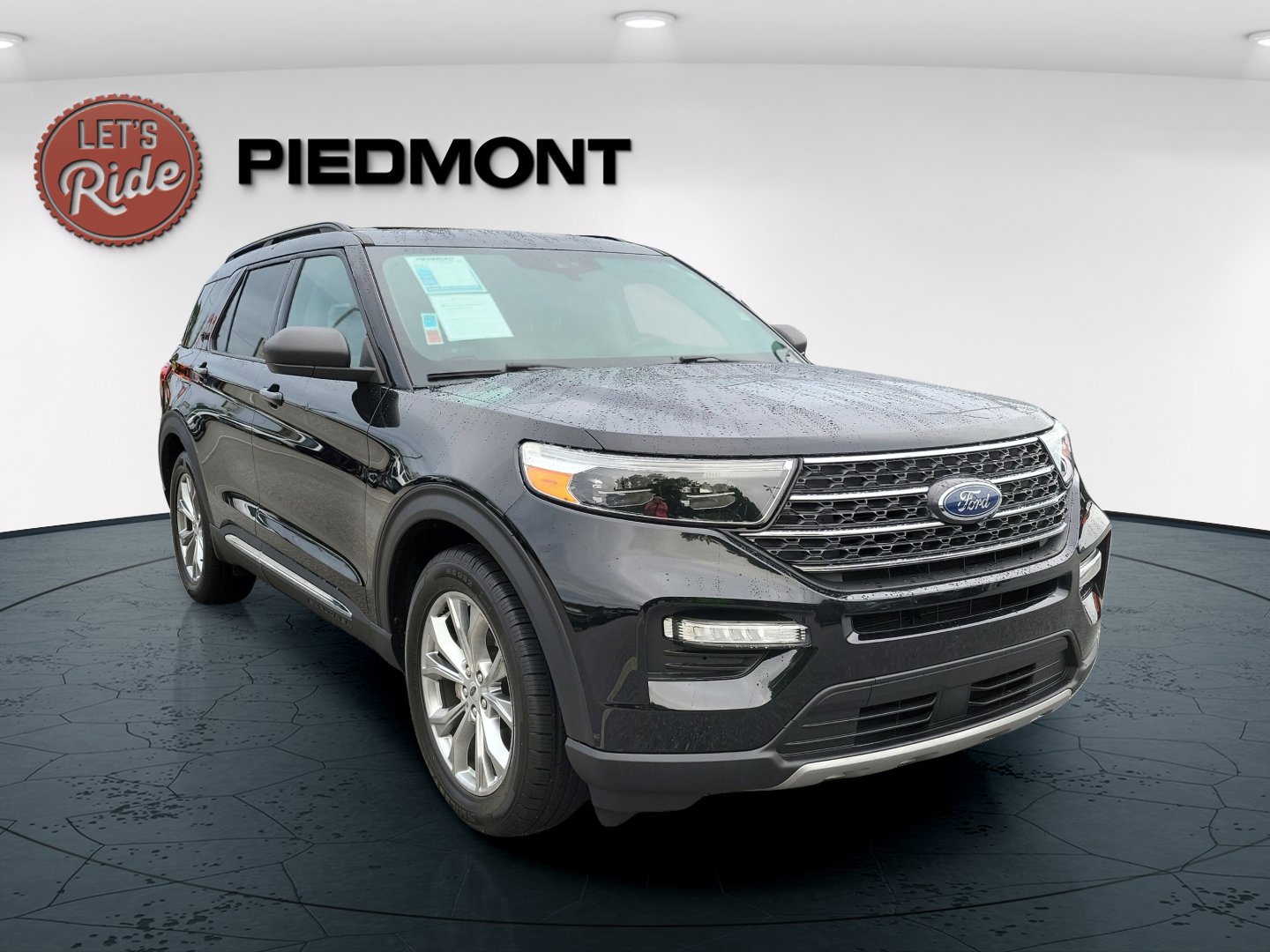 2022 Ford Explorer XLT photo 2