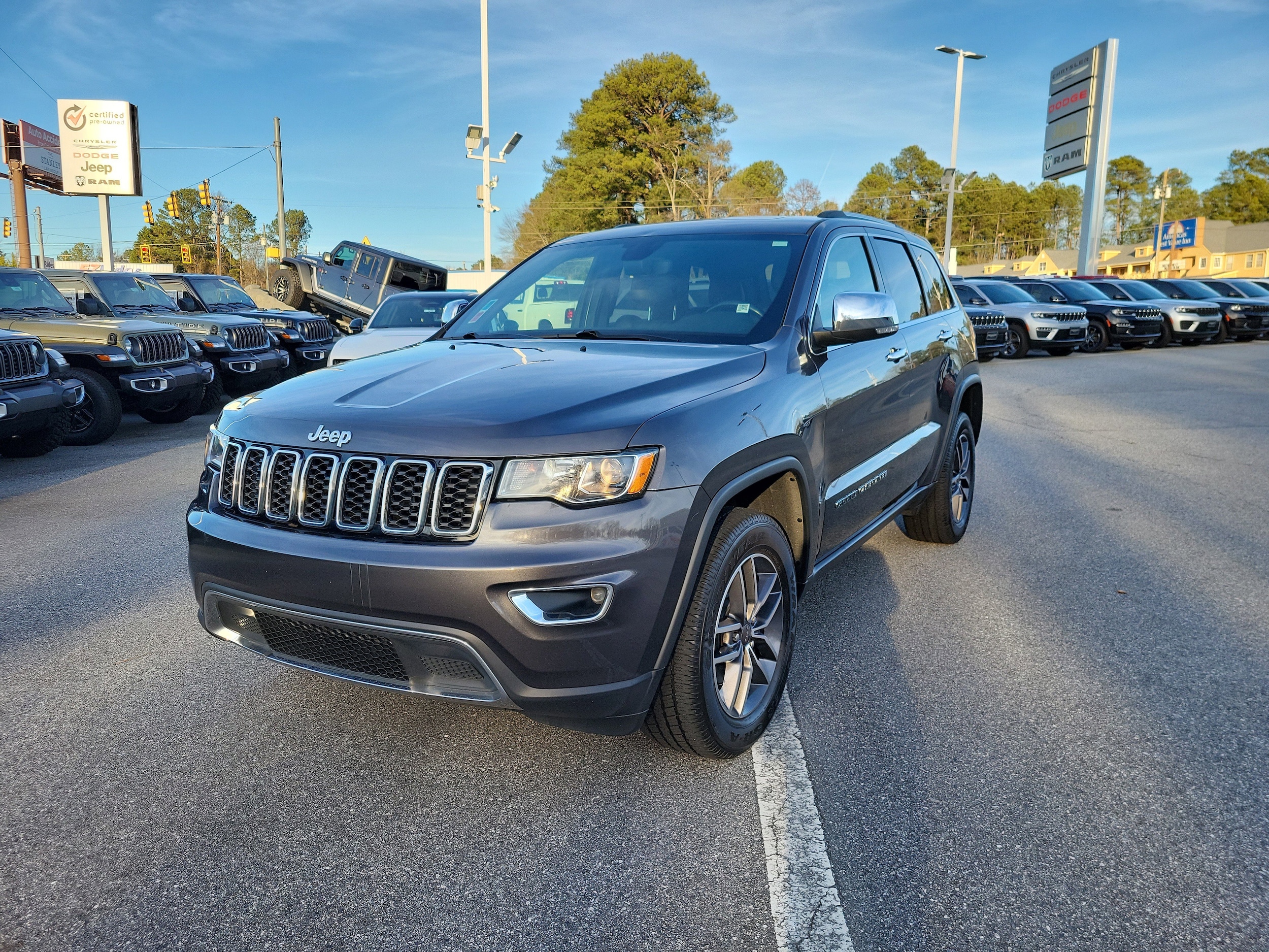 2019 Jeep Grand Cherokee Limited's photo