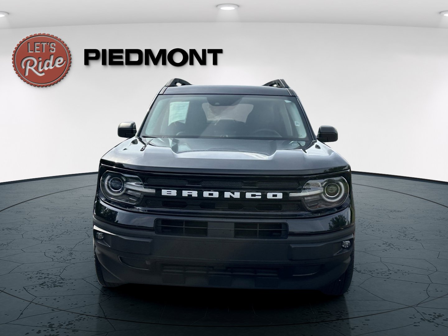 2022 Ford Bronco Sport Outer Banks photo 2