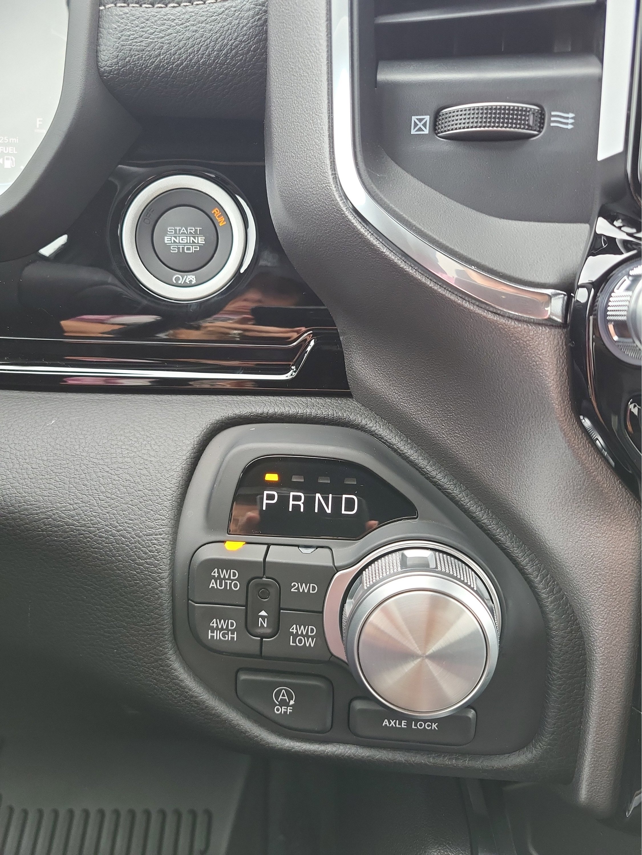 2026 RAM 1500 Laramie - Photo 27