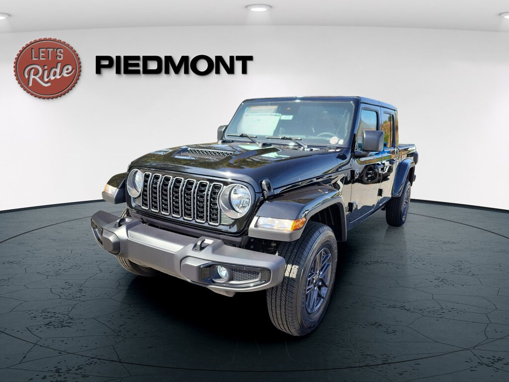 New 2025 Jeep Gladiator SPORT S 4X4 Pickup