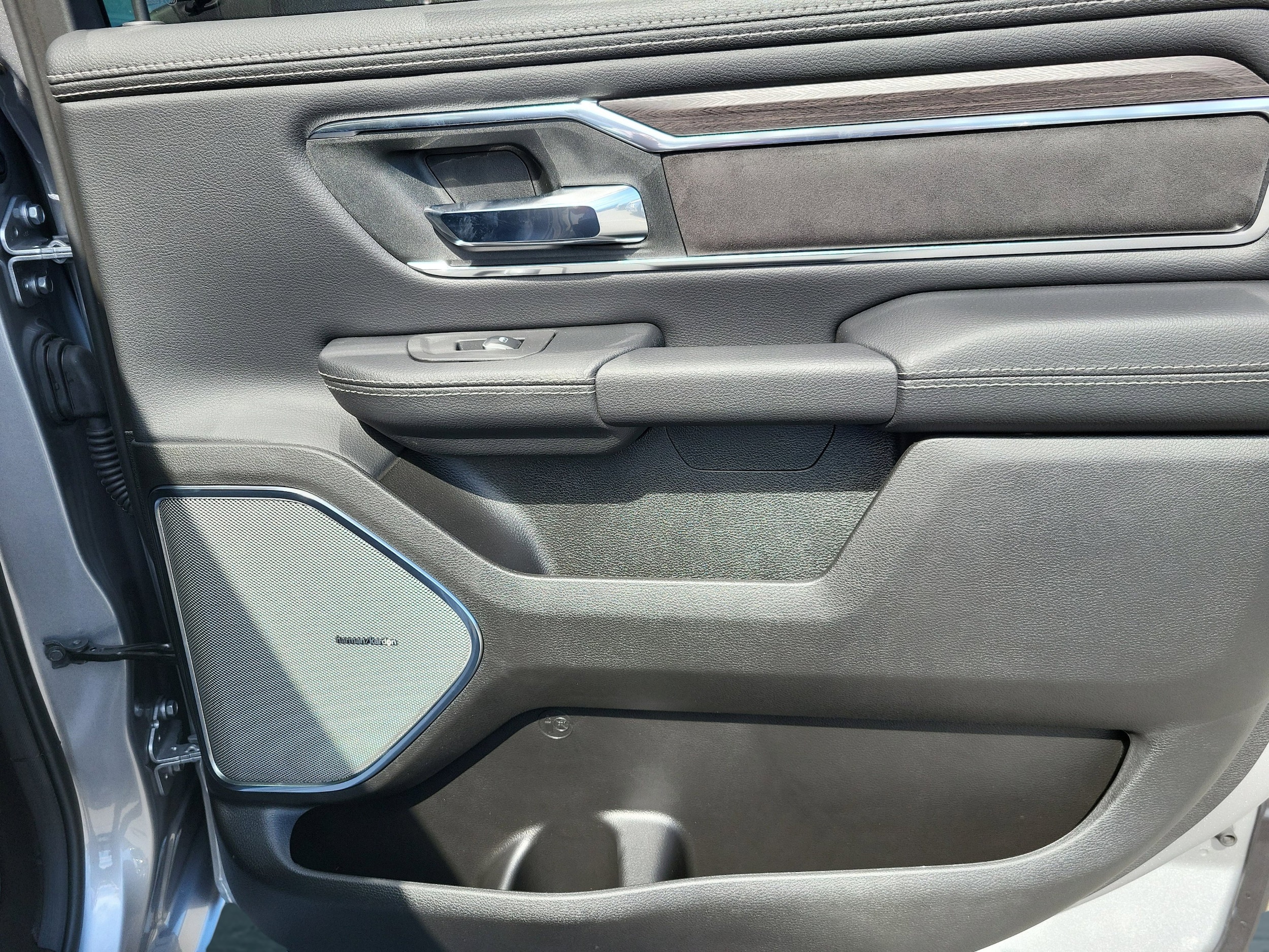 2026 RAM 1500 Laramie - Photo 18