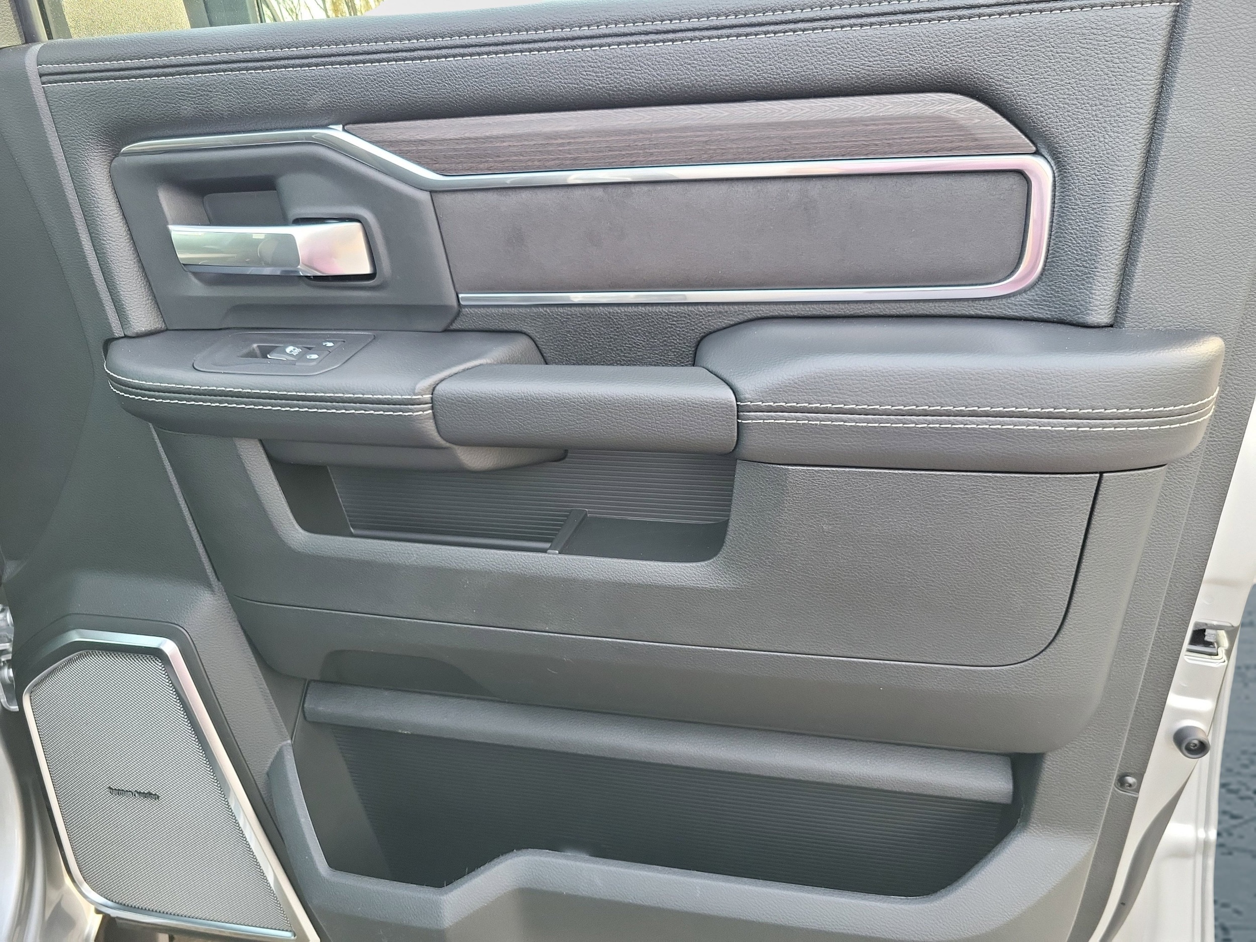 2026 RAM 2500 Laramie - Photo 22