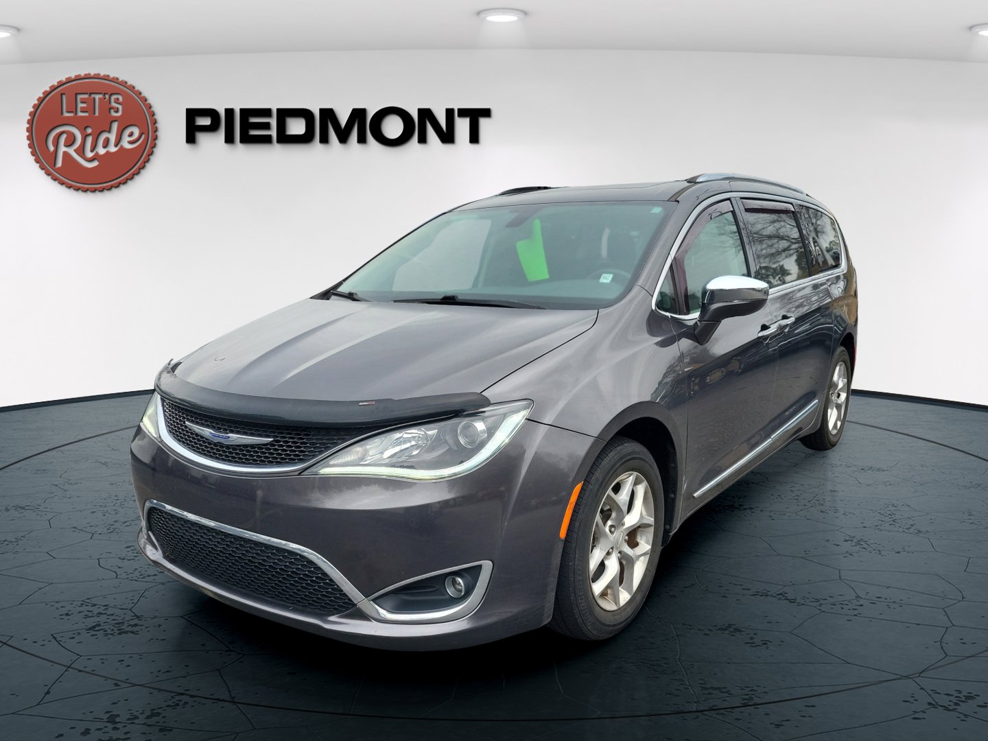 2019 Chrysler Pacifica Limited's photo