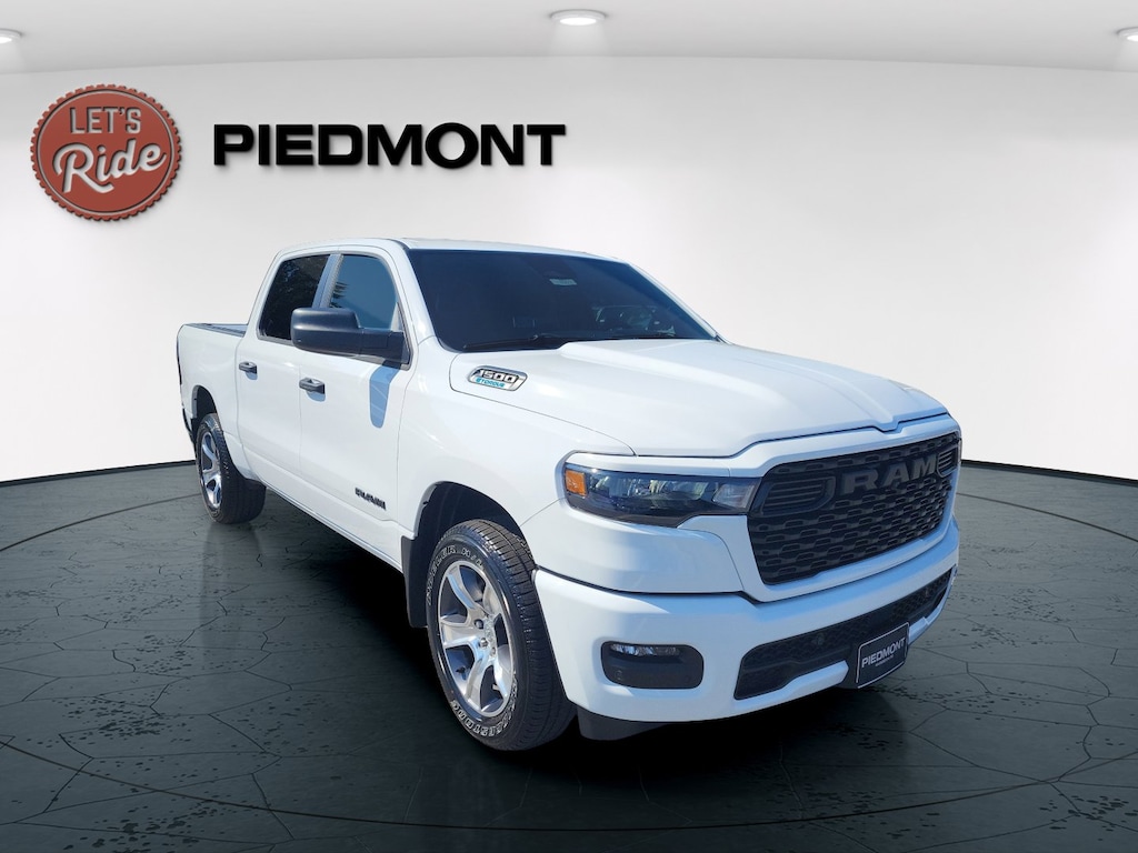 New 2025 Ram 1500 TRADESMAN CREW CAB 4X2 5'7 BOX Pickup