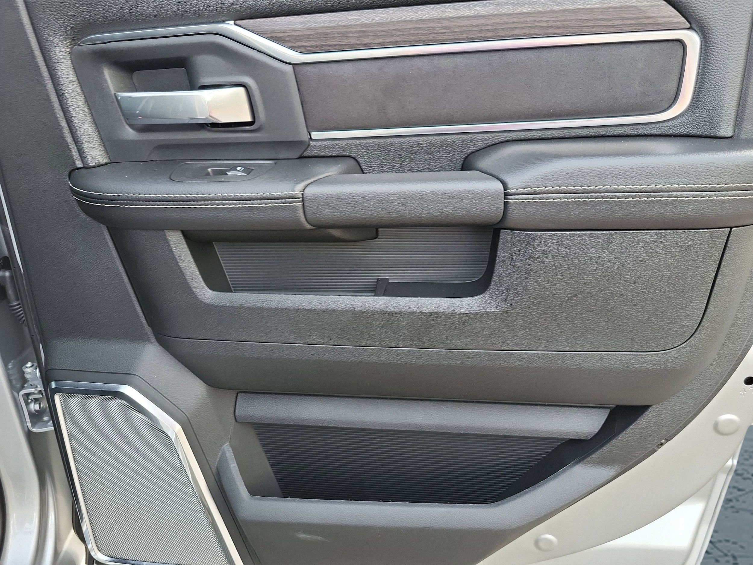 2026 RAM 2500 Laramie - Photo 19