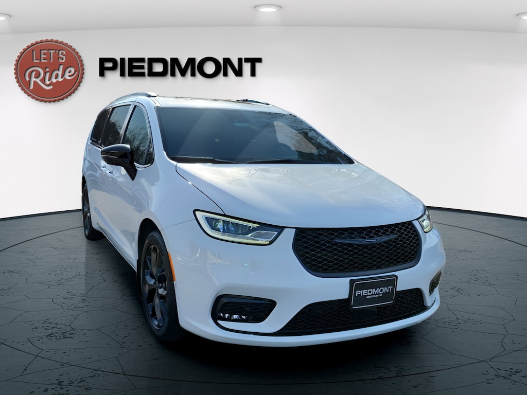 New 2026 Chrysler Pacifica LIMITED Passenger Van