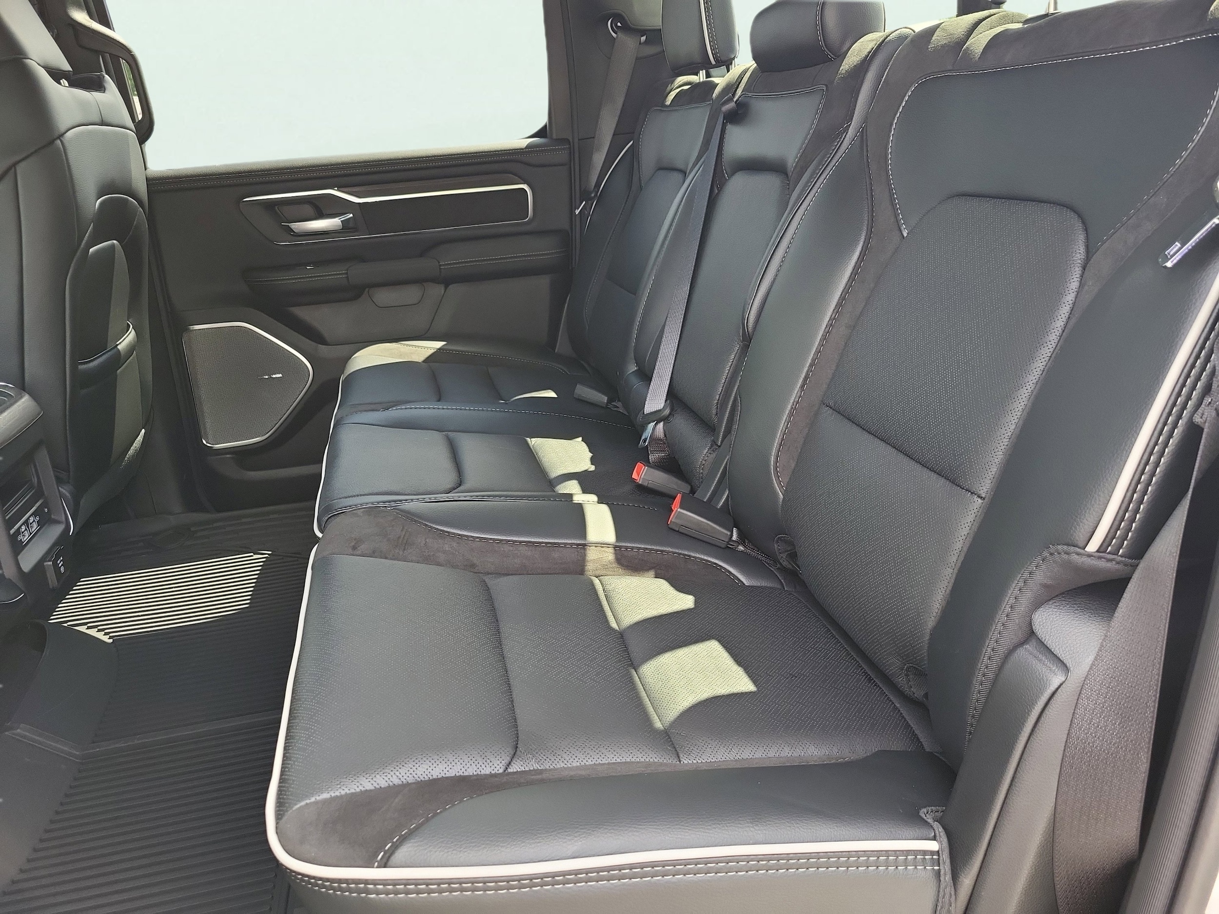 2026 RAM 1500 Laramie - Photo 10