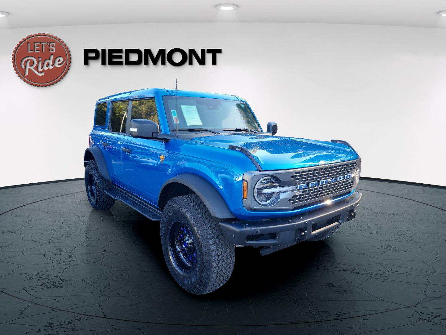 2025 Ford Bronco Badlands photo 2