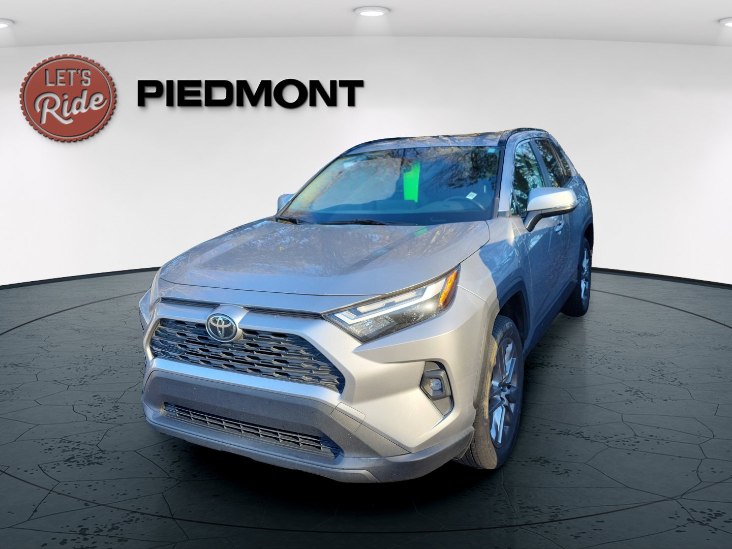 2023 Toyota RAV4 XLE Premium's photo
