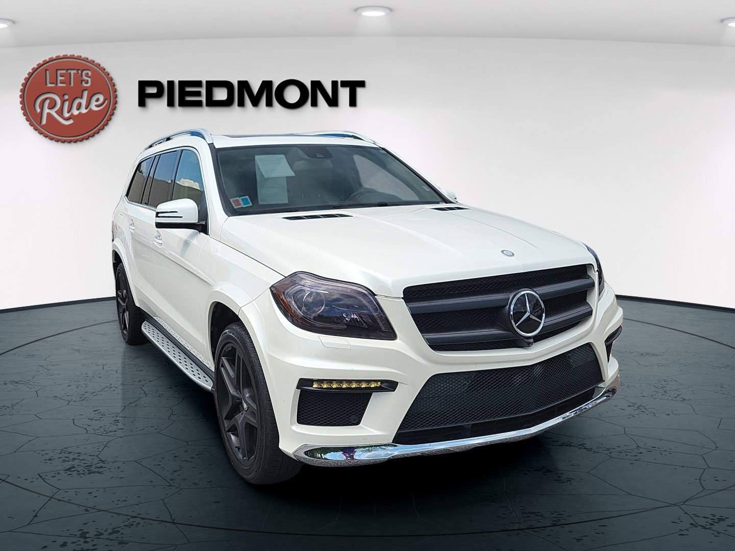 2015 Mercedes Benz GL 550 photo 2