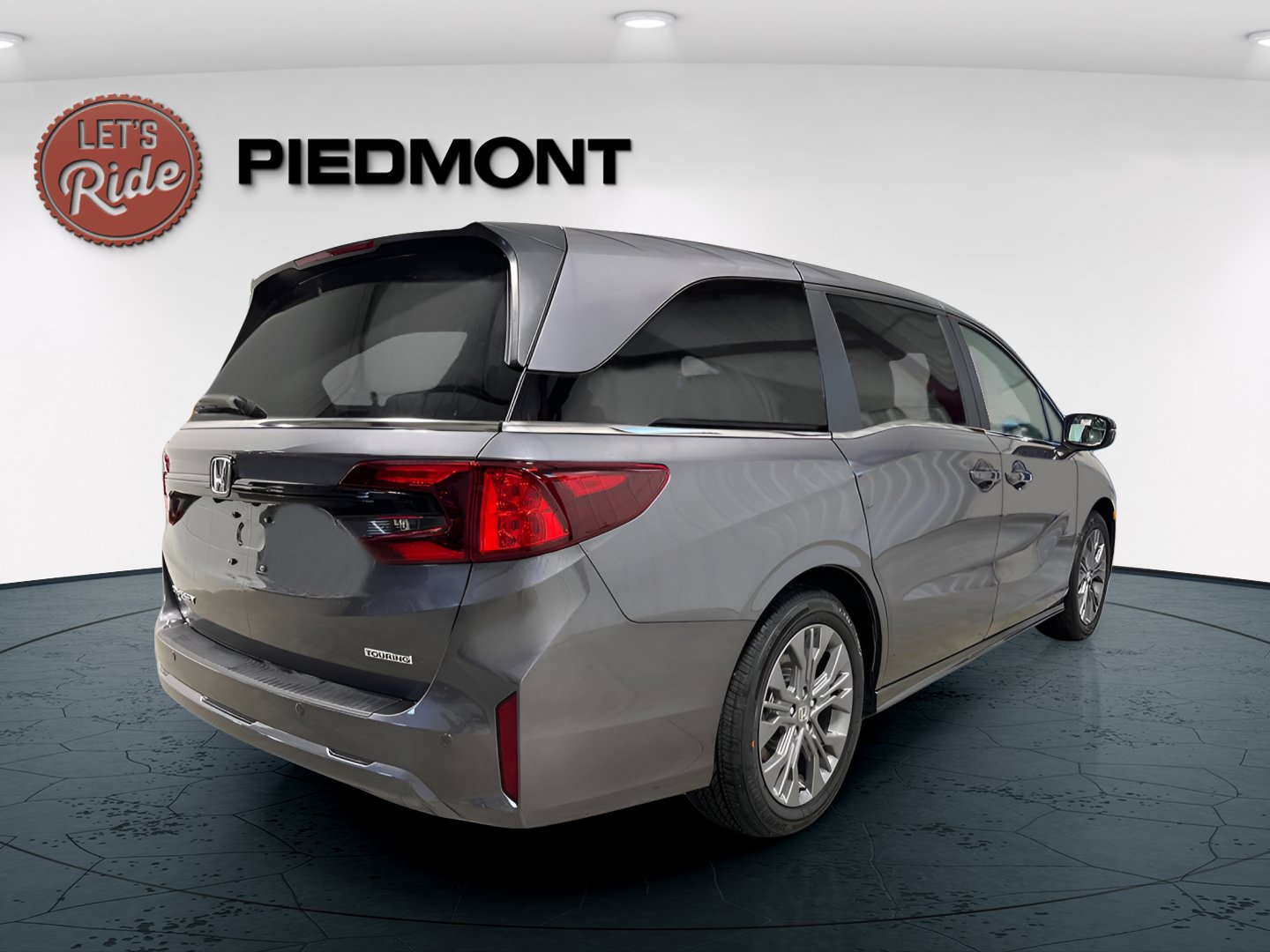 2025 Honda Odyssey Touring photo 3