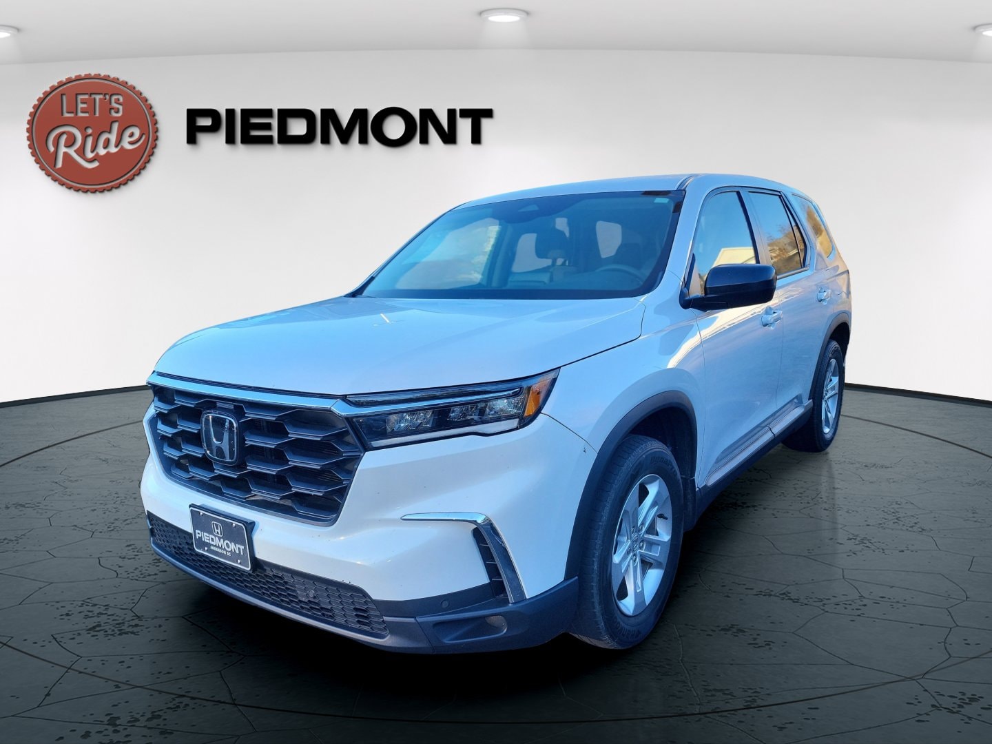 2023 Honda Pilot LX's photo
