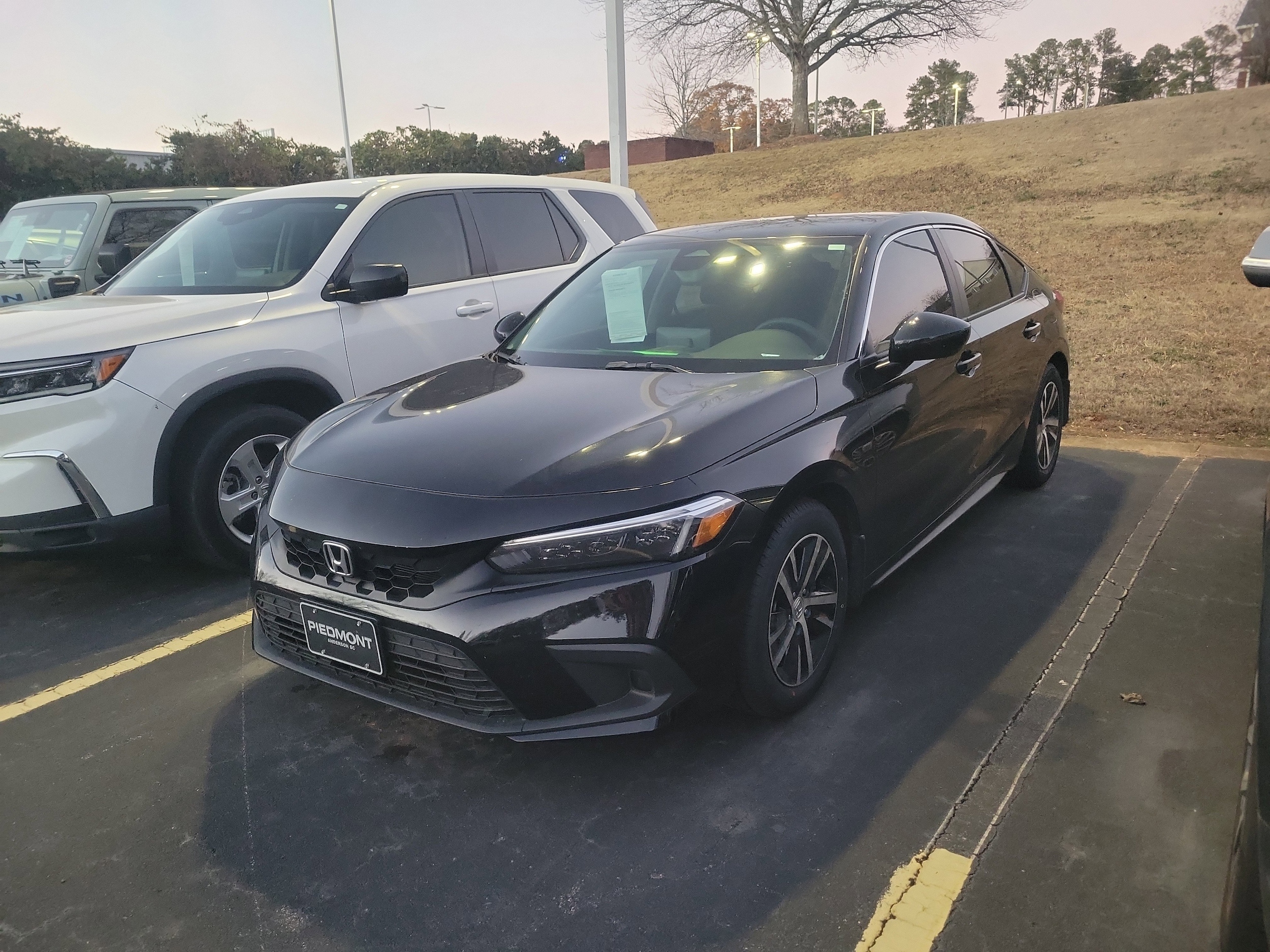 2023 Honda Civic Hatchback LX's photo