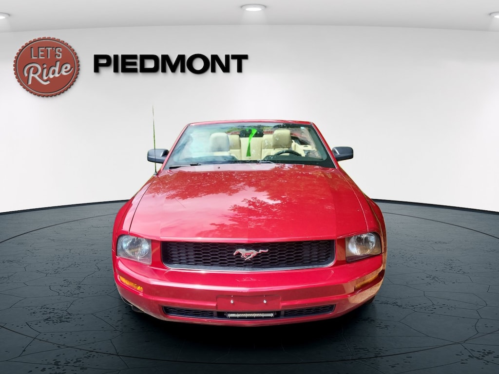 Used 2005 Ford Mustang 2dr Conv Deluxe Convertible