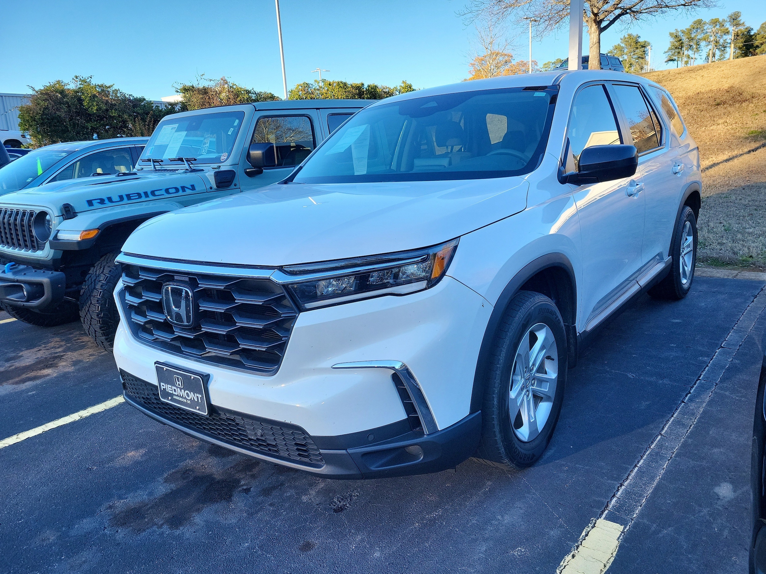 2023 Honda Pilot LX's photo