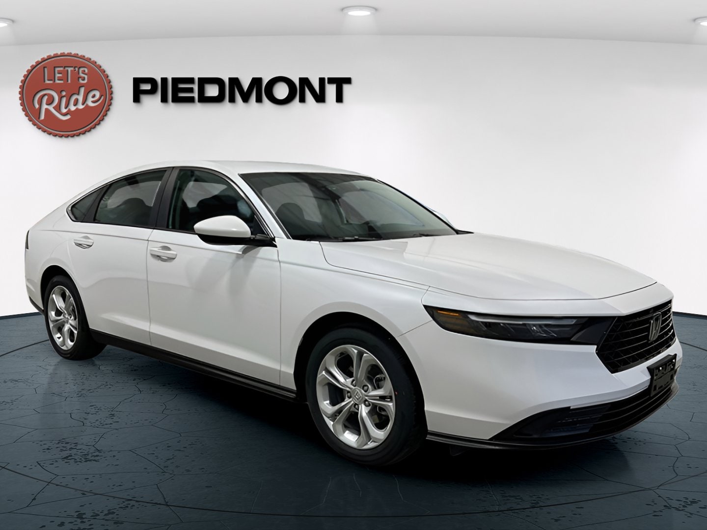 2025 Honda Accord LX's photo