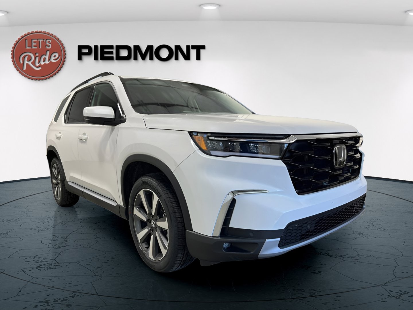 2025 Honda Pilot Touring's photo