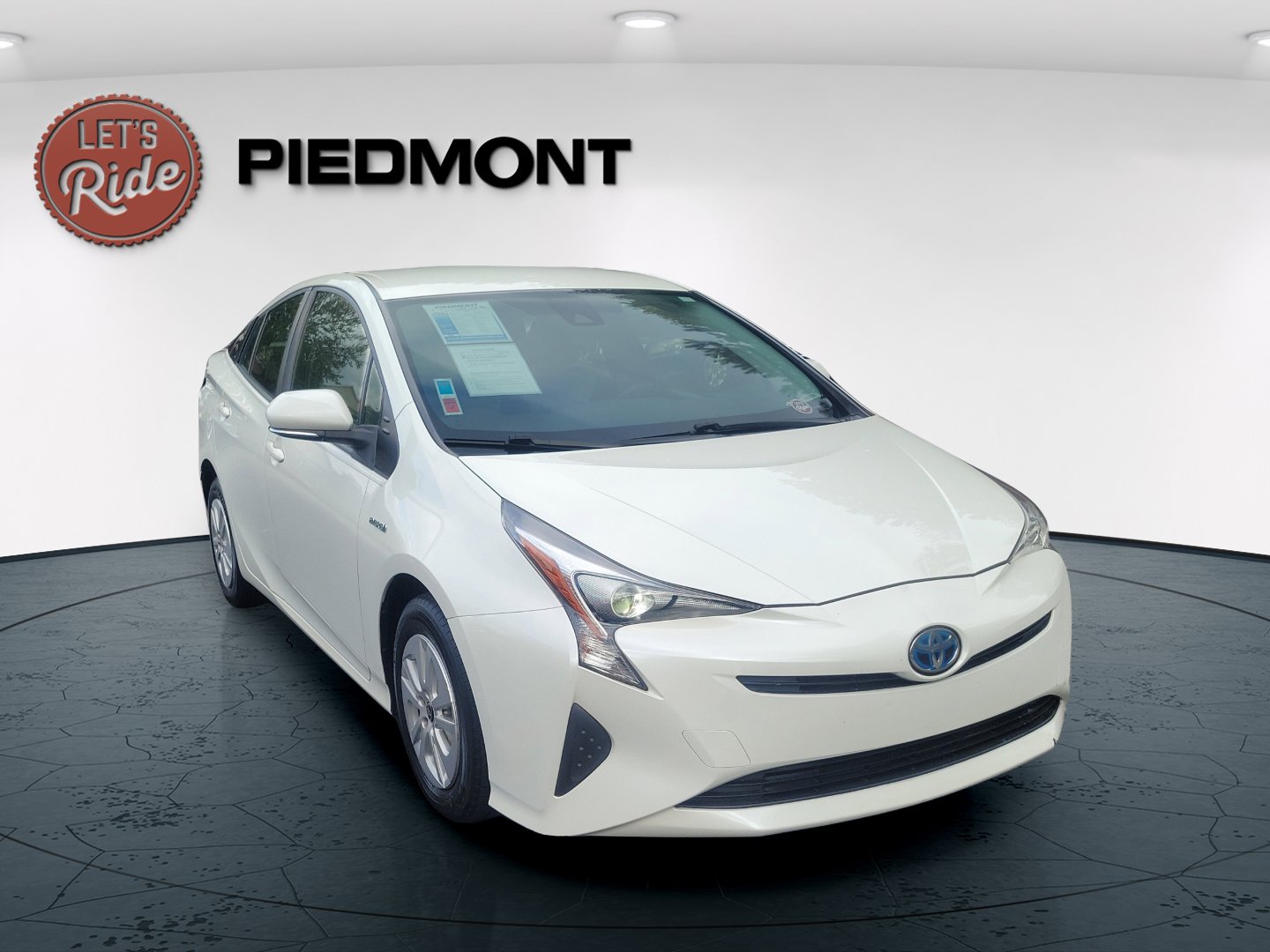 2017 Toyota Prius Three photo 3
