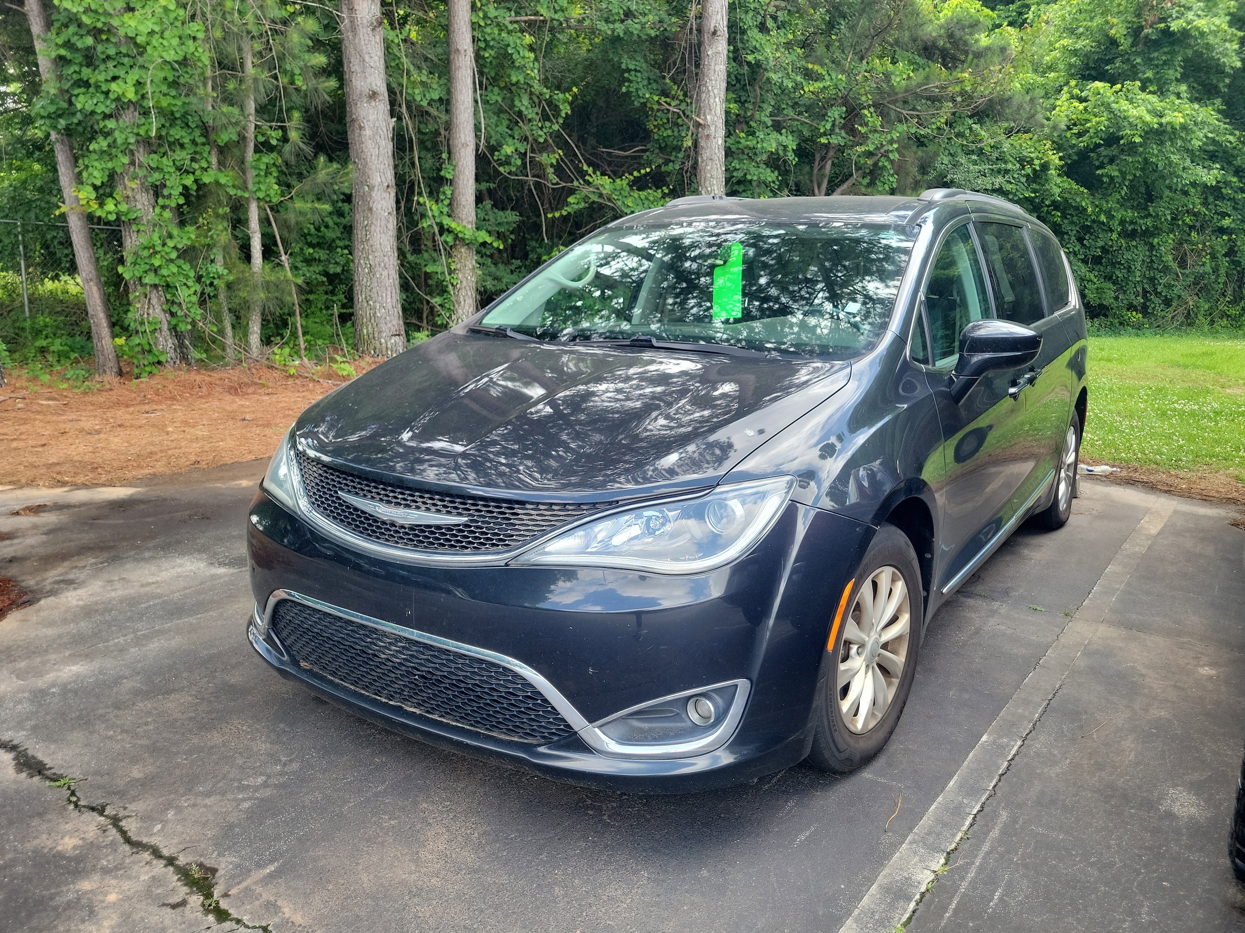 2017 Chrysler Pacifica Touring-L's photo