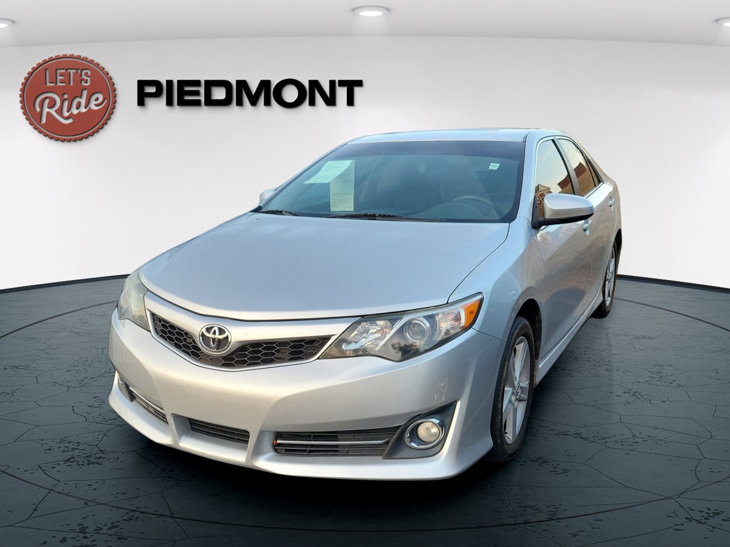 2012 Toyota Camry LE's photo