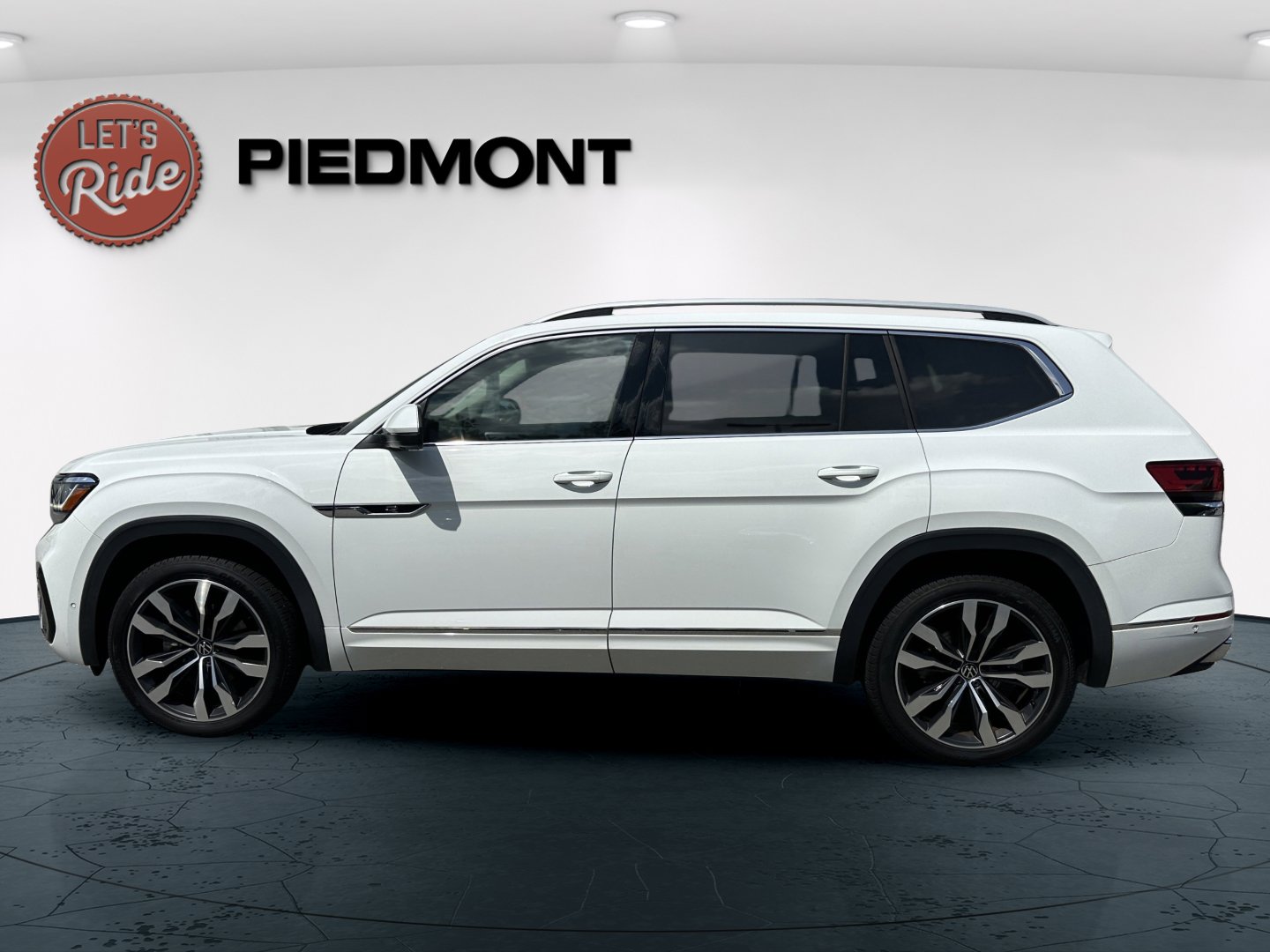 2022 Volkswagen Atlas V6 SEL Premium R-Line photo 2