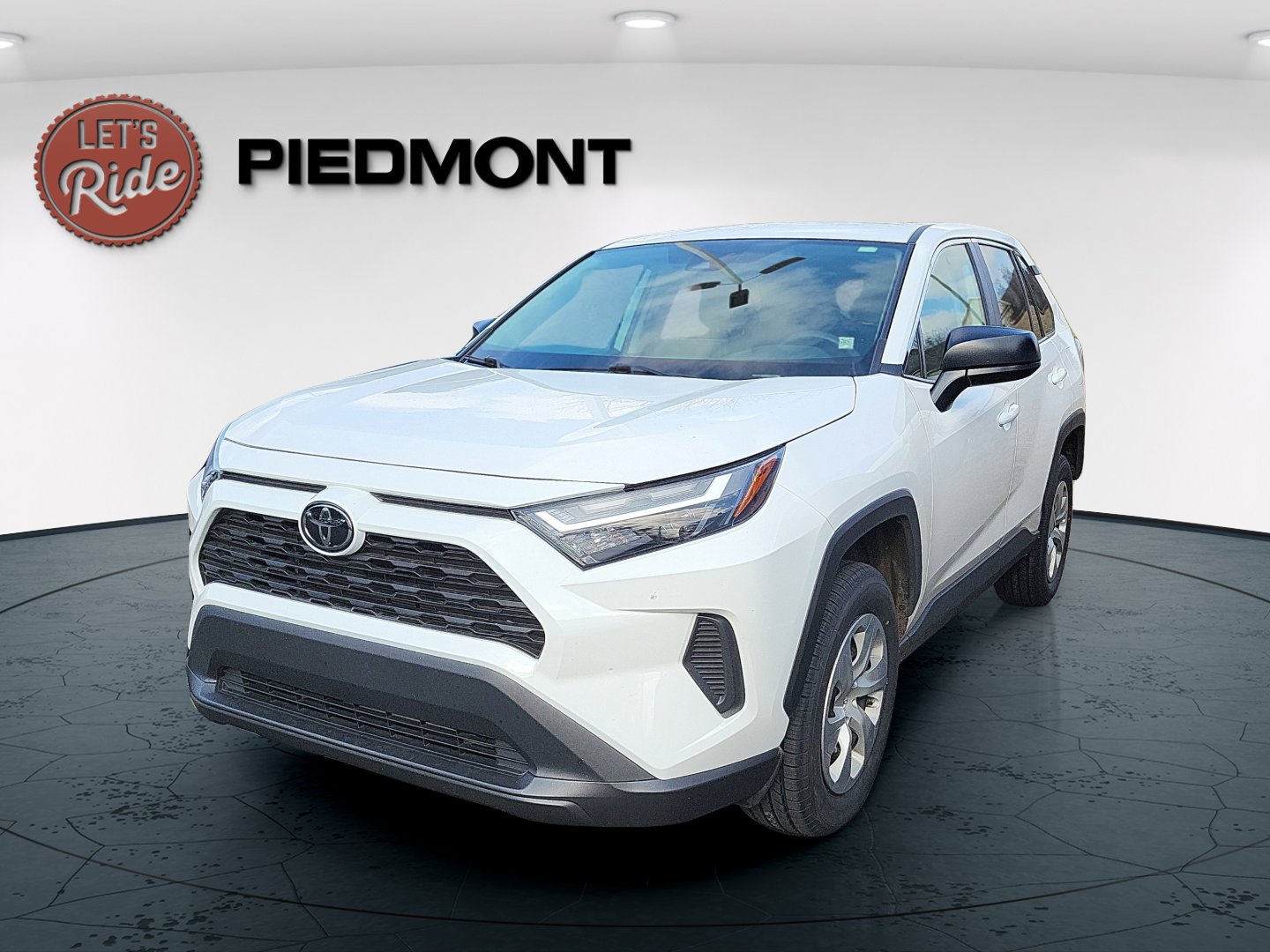 2023 Toyota RAV4 LE's photo
