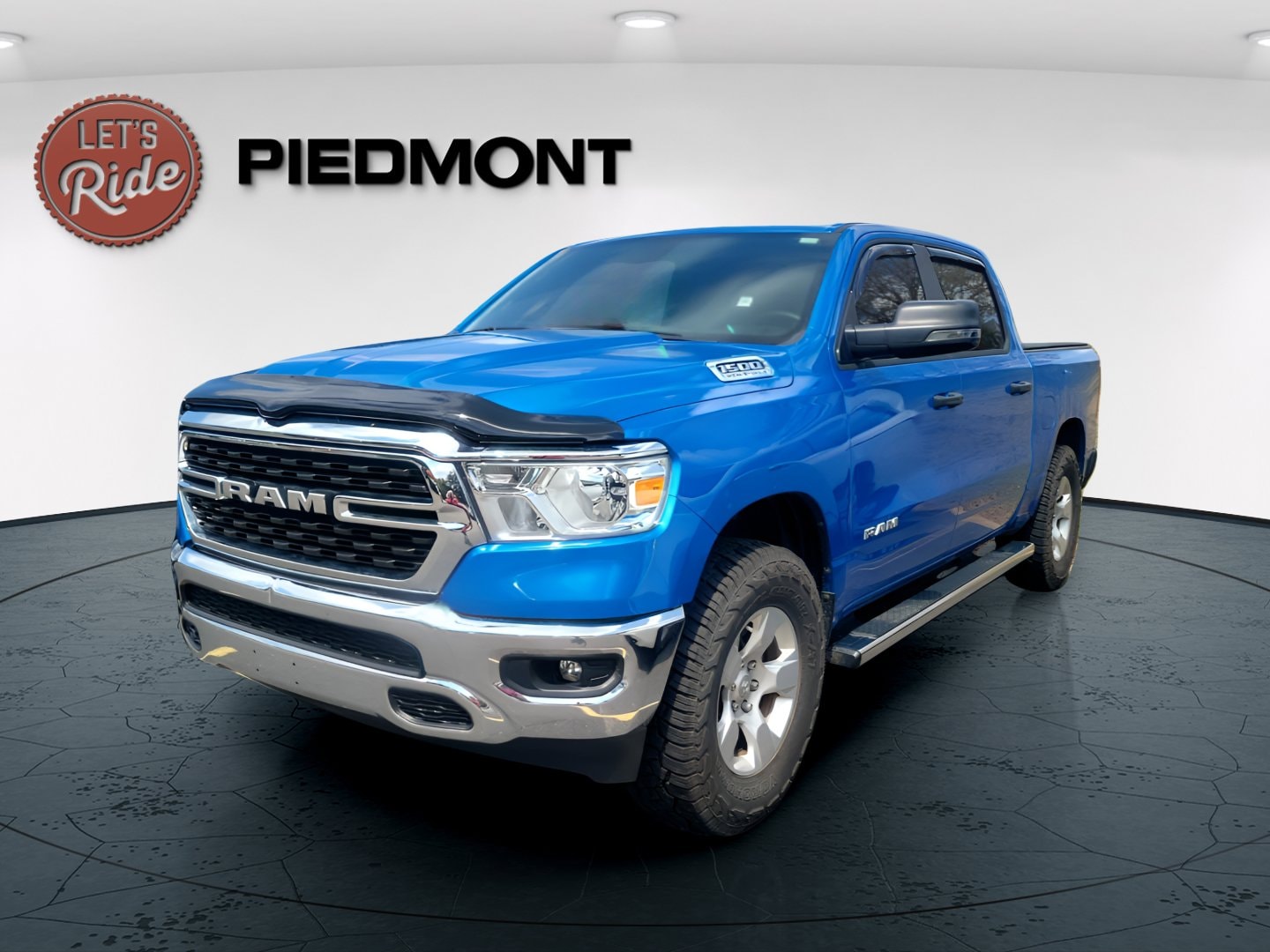2024 RAM 1500 Big Horn/Lone Star 4x4 Crew Cab 5'7's photo