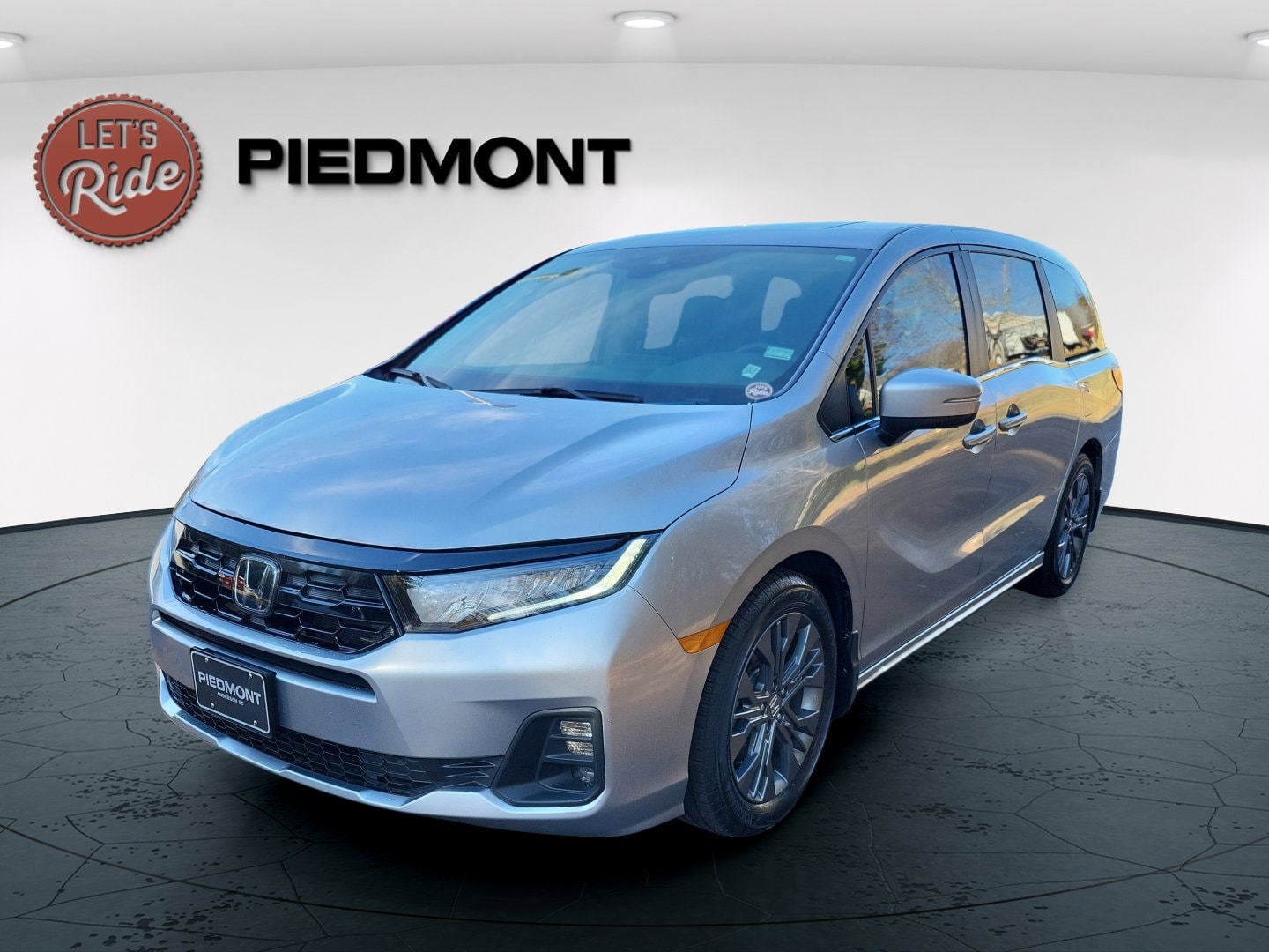 2025 Honda Odyssey Touring's photo
