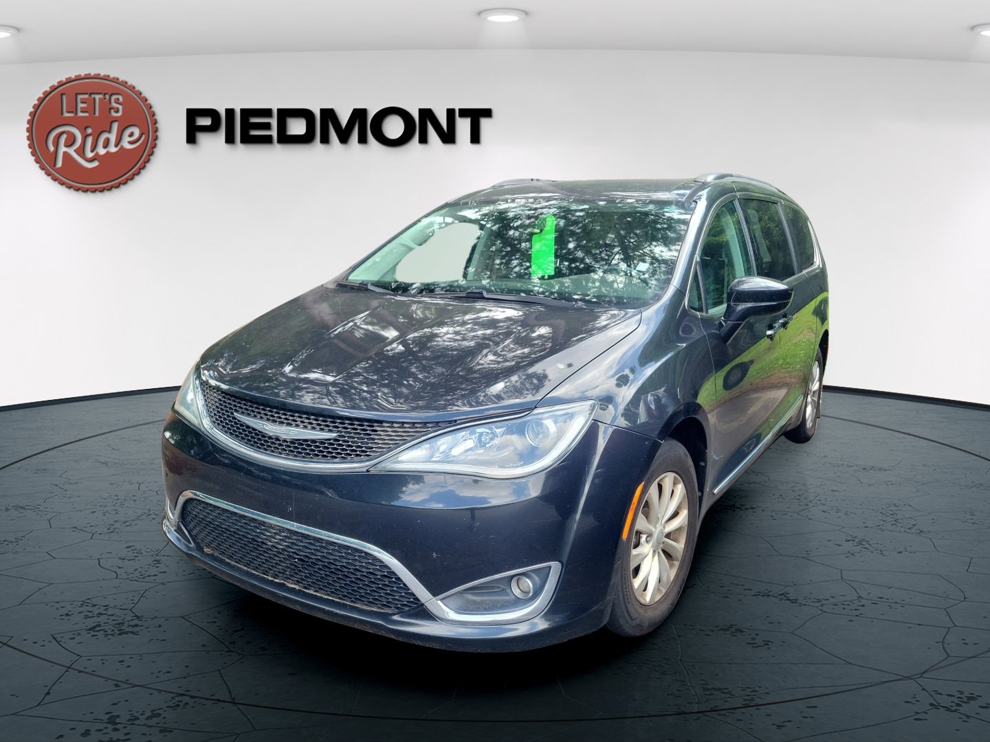 2017 Chrysler Pacifica Touring-L's photo