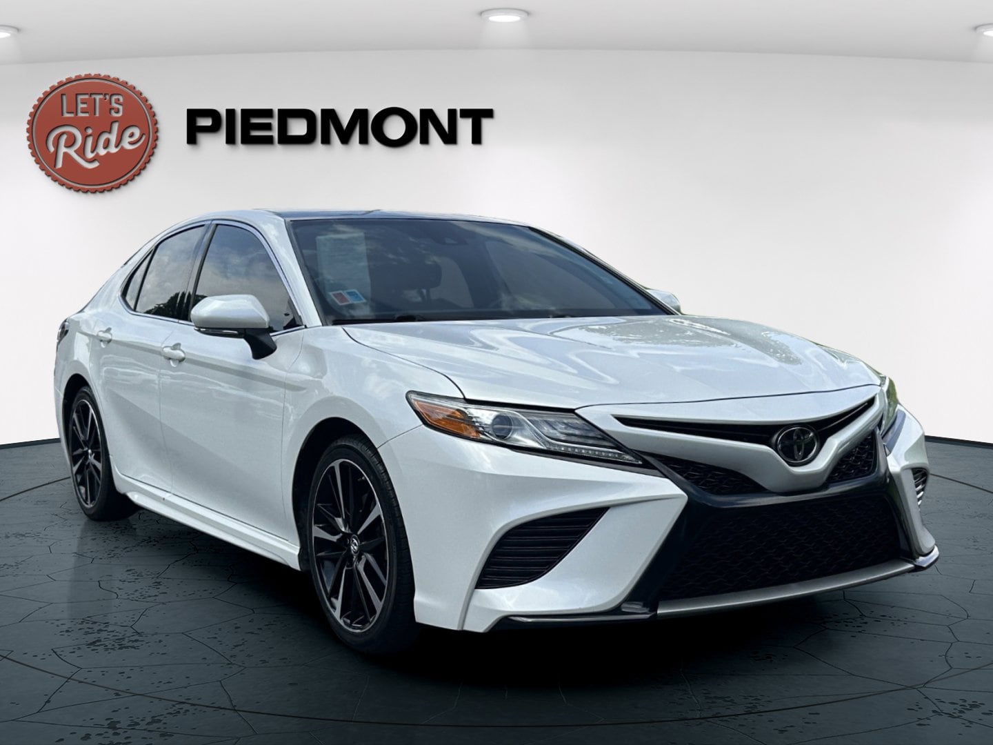 2019 Toyota Camry 2.5 Auto XSE's photo