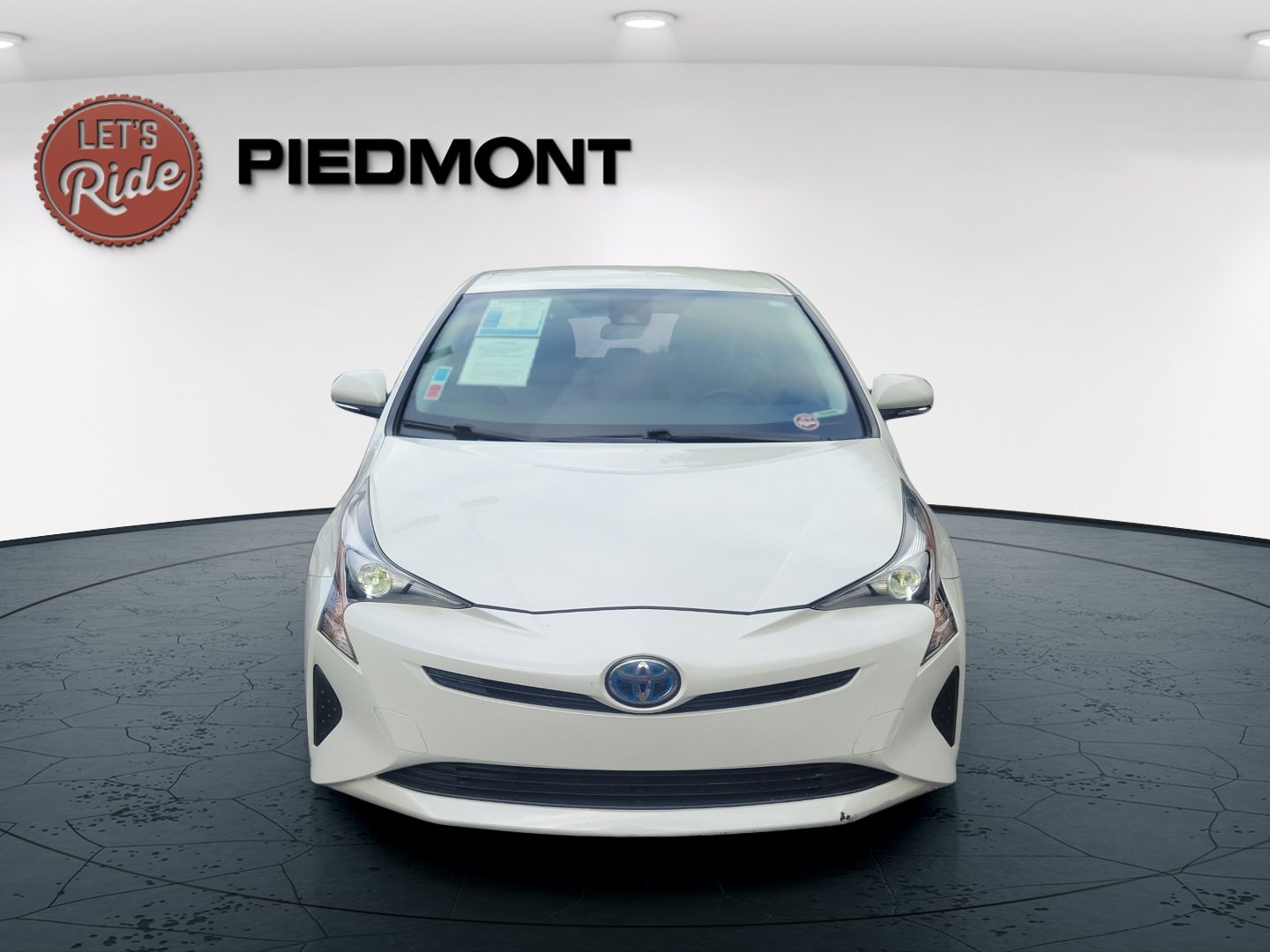2017 Toyota Prius Three photo 2