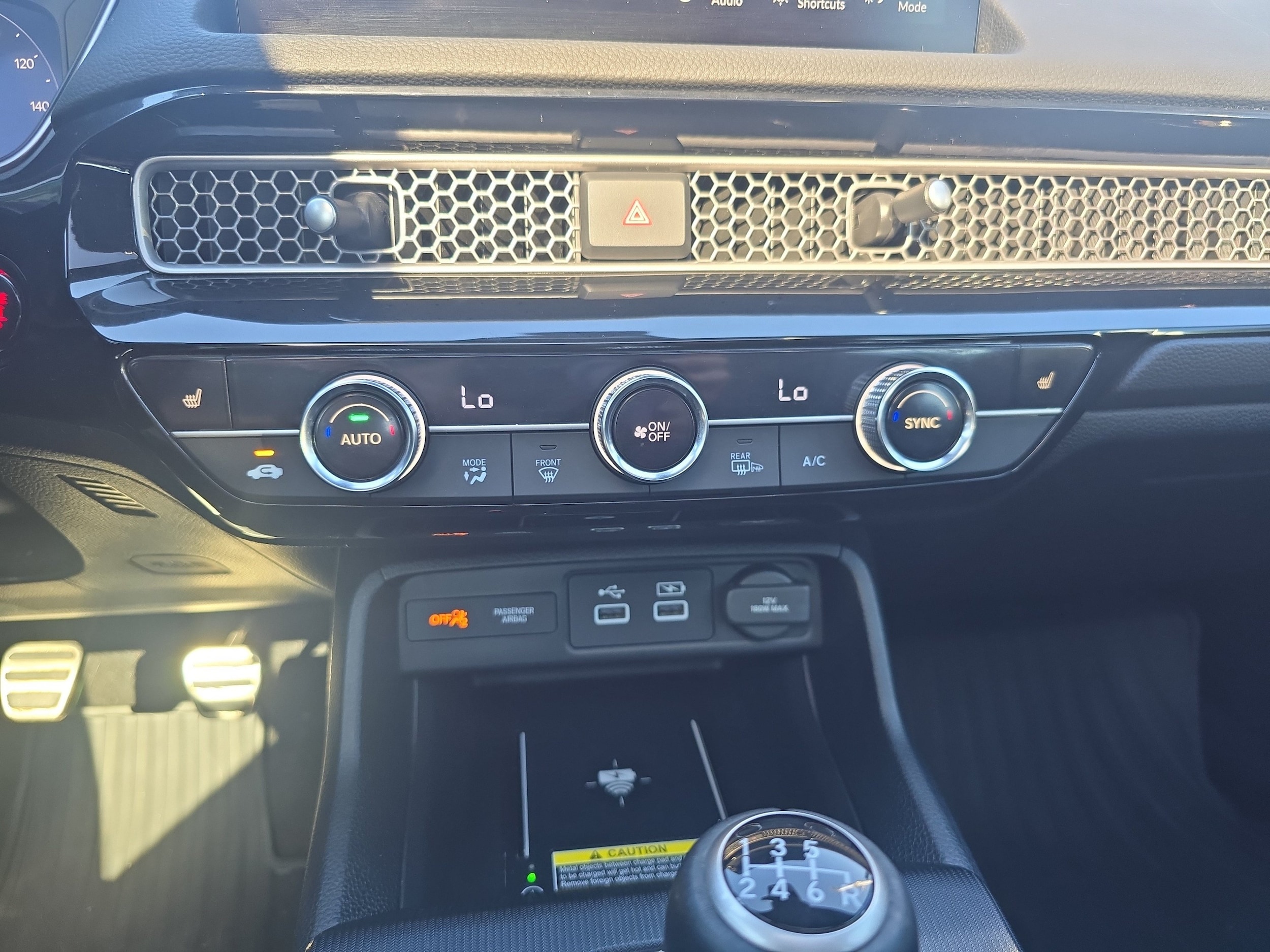 2024 Honda Civic Hatchback Sport Touring - Photo 32