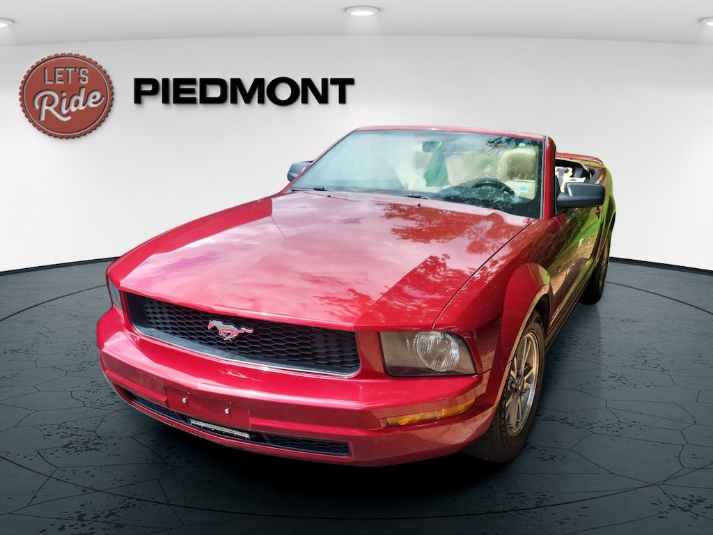 Used 2005 Ford Mustang 2dr Conv Deluxe Convertible