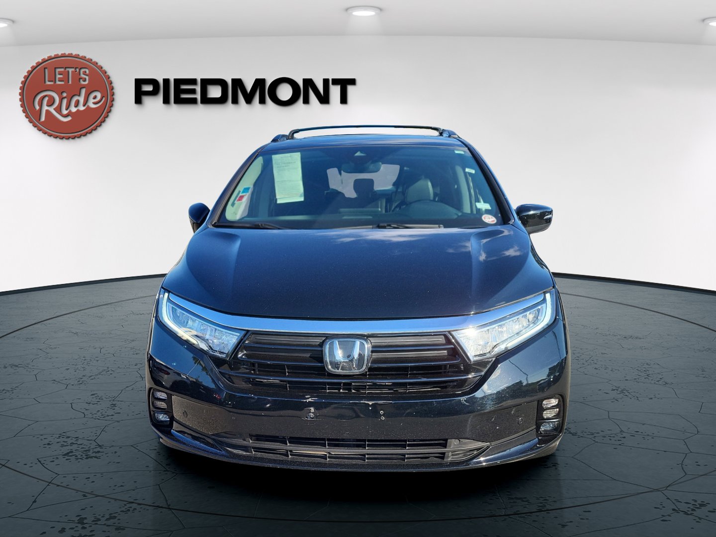 2021 Honda Odyssey Touring photo 2