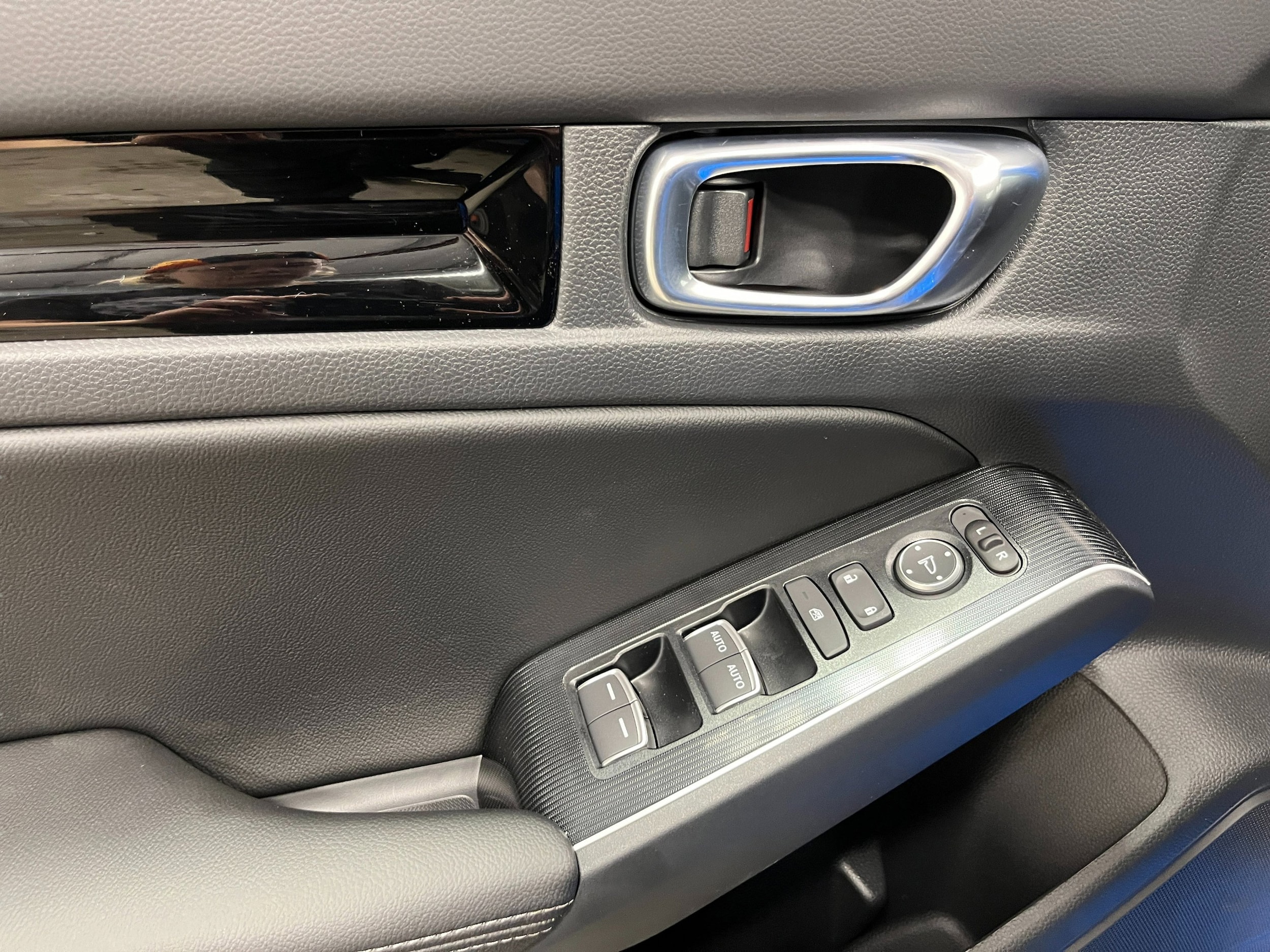 2025 Honda Civic Hatchback Sport Touring - Photo 15