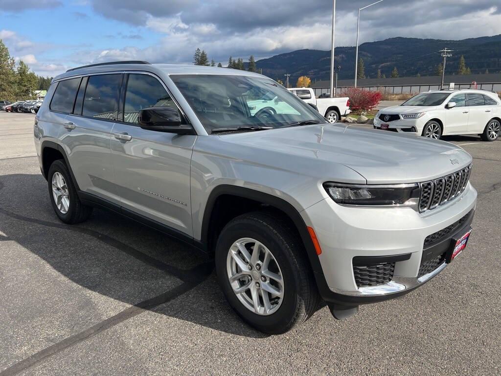 2025 Jeep Grand Cherokee Laredo photo 4