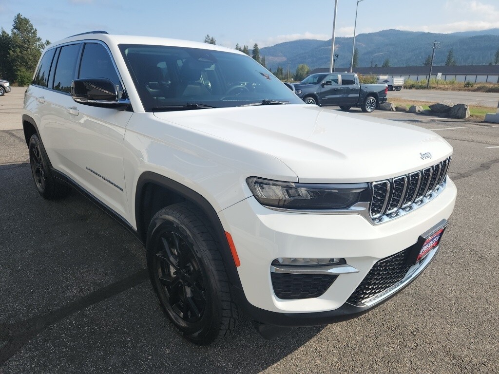 2025 Jeep Grand Cherokee Limited photo 3