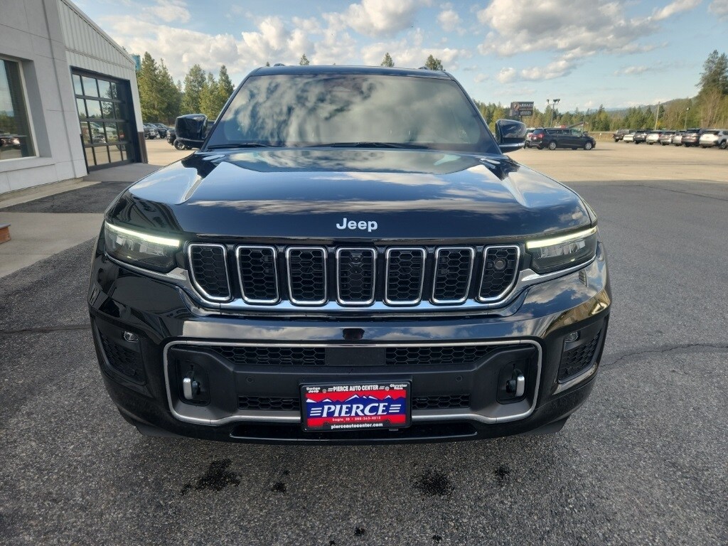 2025 Jeep Grand Cherokee Overland photo 3