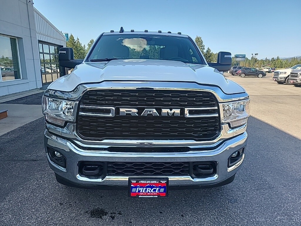 New 2023 Ram 3500 Chassis Cab 3500 SLT CREW CAB CHASSIS 4X4 60' CA Crew Cab