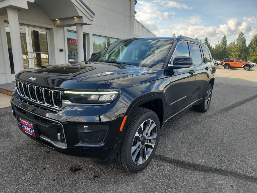 2025 Jeep Grand Cherokee Overland photo 2