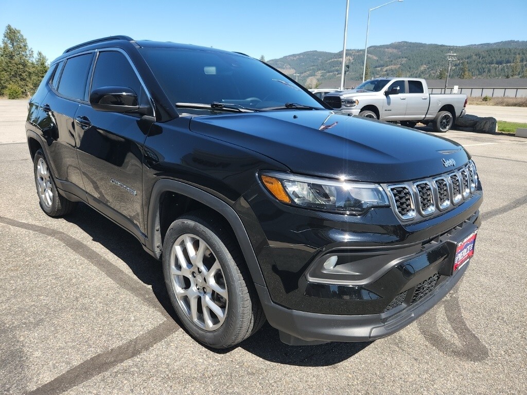 2024 Jeep Compass Latitude Lux photo 4