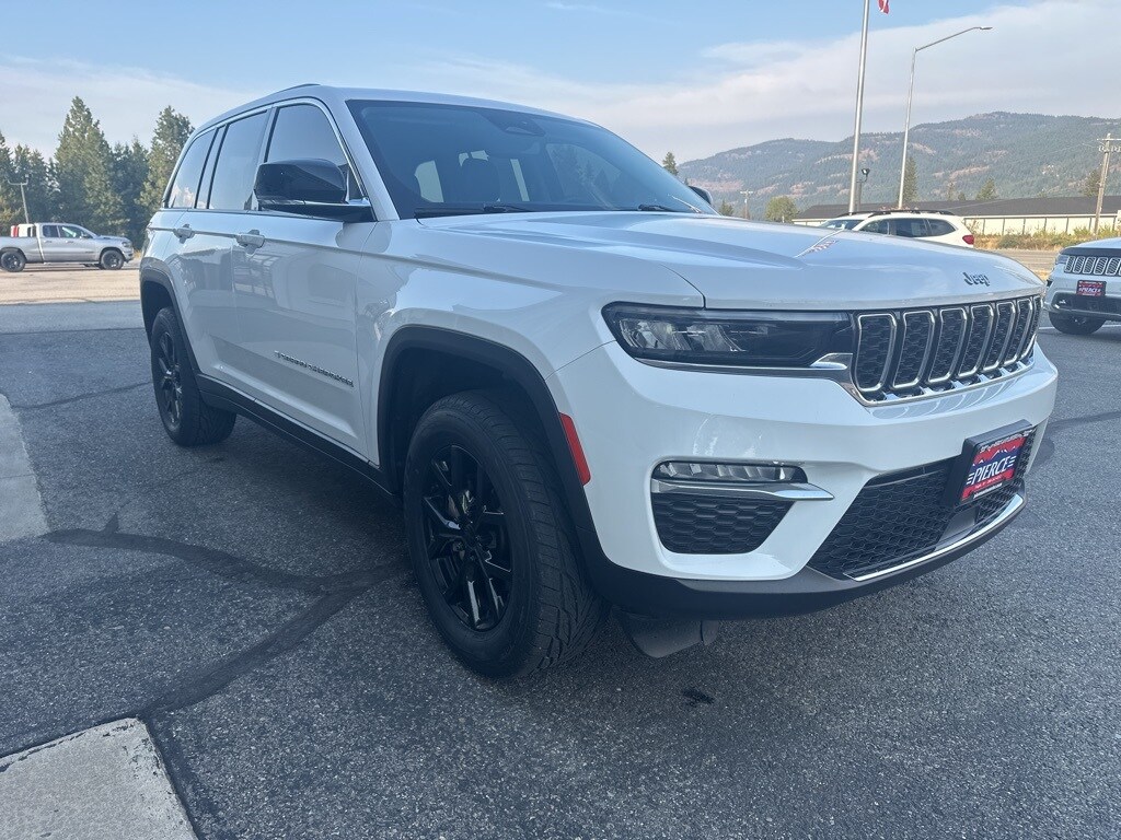 2023 Jeep Grand Cherokee Limited photo 3